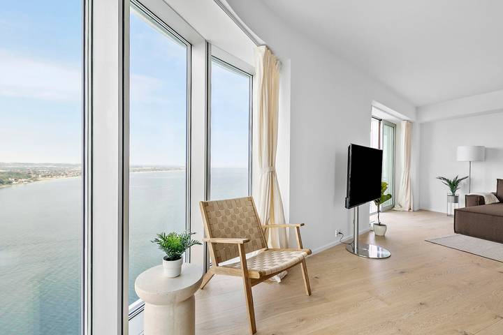 Vacation rental for 6 people, with lake view and yard as well as balcony, kid friendly in Aarhus
