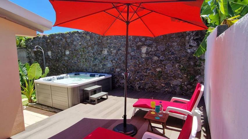 Location de vacances pour 6 personnes, avec jardin et jacuzzi dans Cambuston