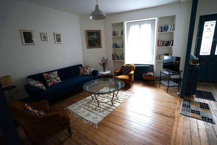 Gîte pour 6 personnes, avec vue dans Saint-Amans-Valtoret