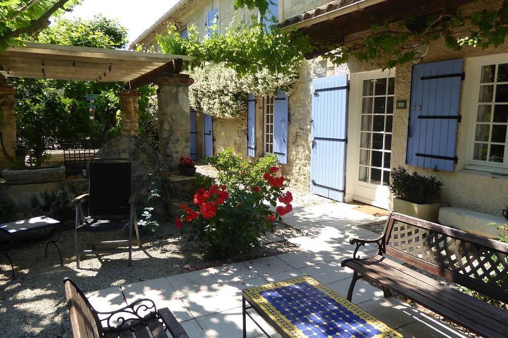 Country Villa 'Mas' in the Heart of Provence, 4bed, 4bath with Ac in Rognonas, Arles region