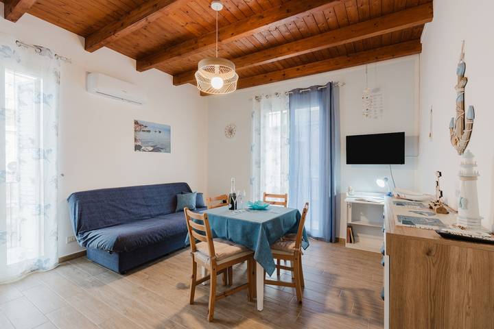 Appartement entier, Appartement 'Casa Del Pescatore' avec balcon, Wi-Fi et climatisation in Trappeto, Province de Palerme