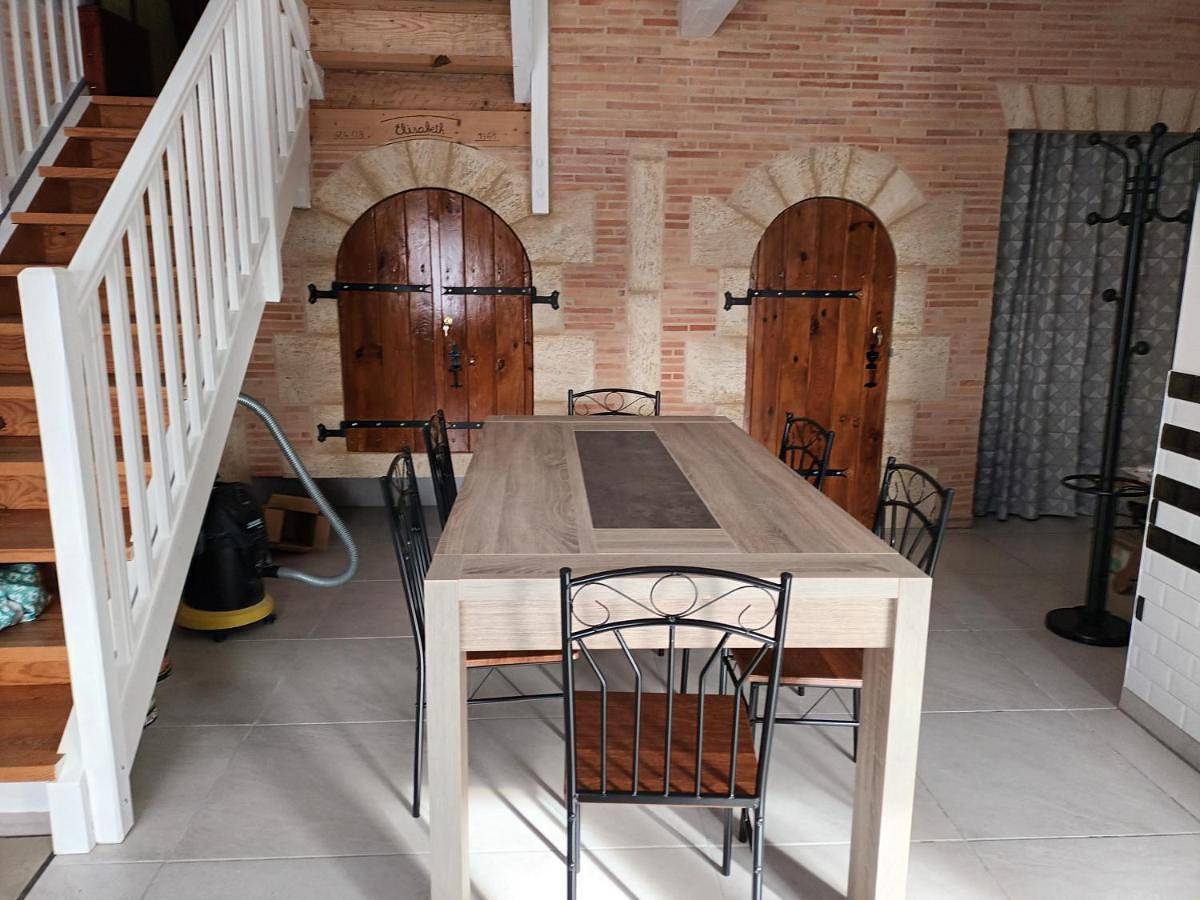 Three-Bedroom Home in Blasimon, Région de Langon