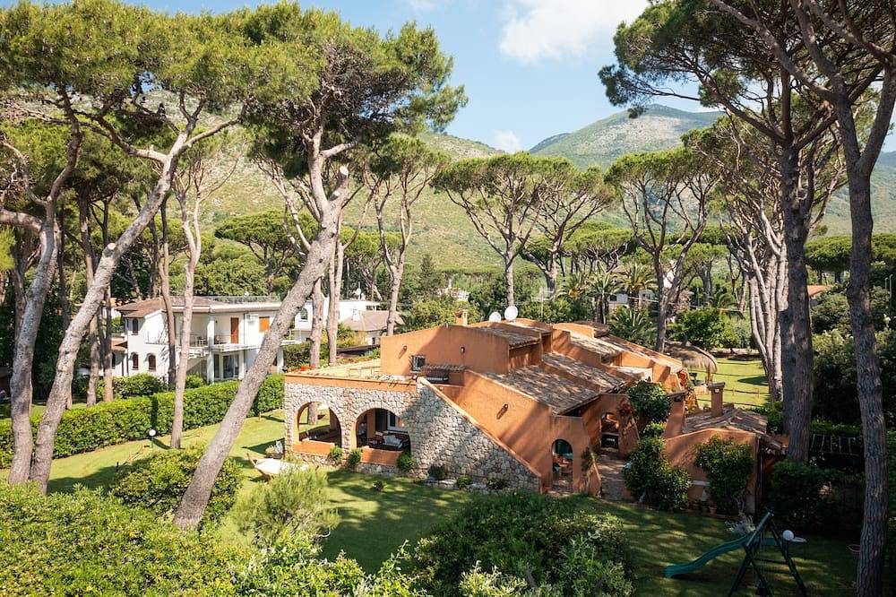 Villa Duna mit Meerblick und exklusivem direktem Zugang zum 50 m langen Strand in Fondi, Pontinische Ebene