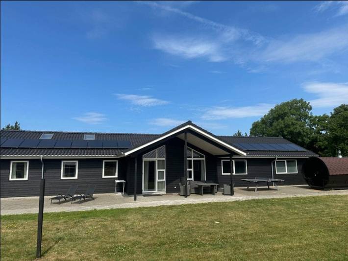 Ferienhaus für 16 Personen, mit Terrasse und Pool sowie Sauna in Havneby