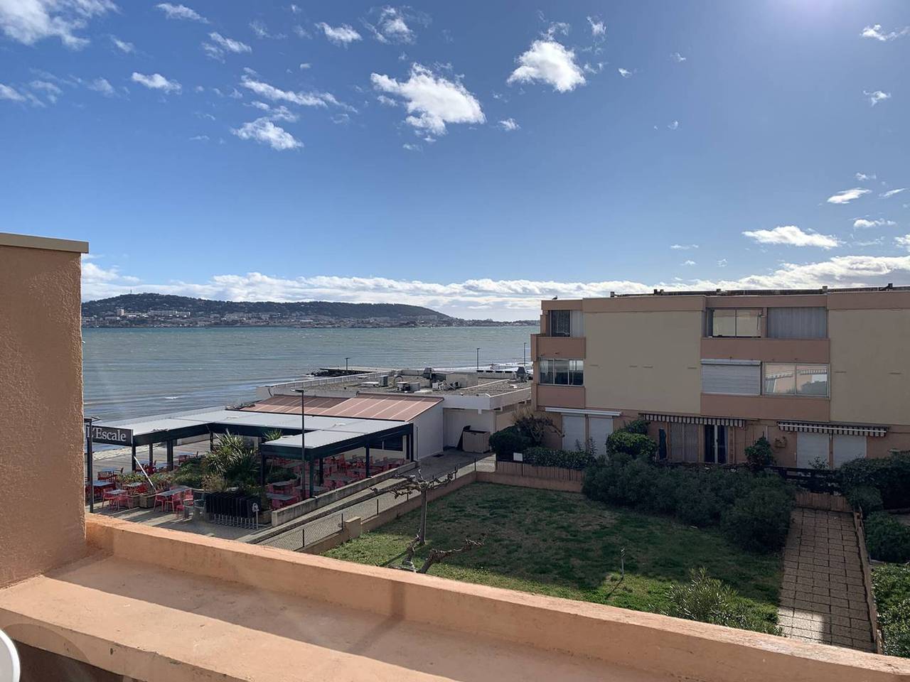 Entire apartment, Cozy T2 near Thau Lagoon with Balcony and Modern Amenities in Balaruc-les-Bains, Côte d'Améthyste