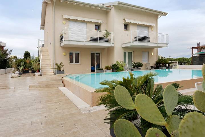 Location de vacances pour 6 personnes, avec Jardin et Vue sur le lac à Peschiera del Garda