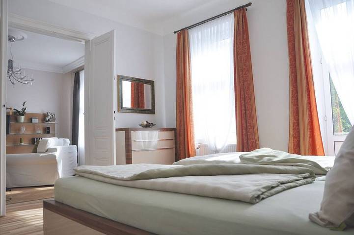 Ganze Wohnung, Herrlicher Grünblick, Pool & Garten, nahe Schönbrunn in Wien, Donau Niederösterreich