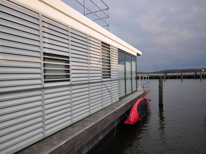 Hausboot für 4 Personen, mit Terrasse in Ribnitz-Damgarten