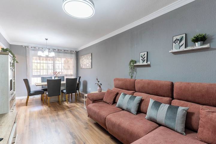Spacious 2-Story Villa with Pool | 4 Bedrooms | Full Kitchen in Aguadulce, Roquetas de Mar