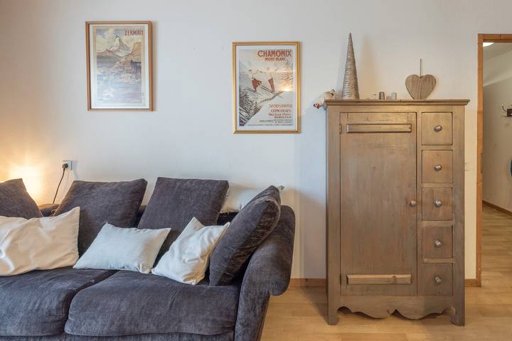 Entire apartment, Apartment 'La Louve' with Mountain View, Shared Pool and Shared Terrace in Samoëns, Bonneville region