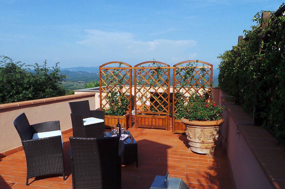 Horizonte auf dem herrlichen Panorama des Val di Cornia und komfortable Zweizimmerwohnungen in Monteverdi Marittimo, Etruskische Küste