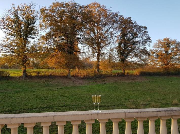 Chambre d’hôte pour 2 personnes, avec piscine ainsi que jacuzzi et jardin dans Allier