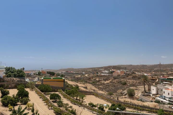 Apartamento entero, Apartamento de vacaciones 'Casa Abona' con vistas al mar, terraza privada y Wi-Fi in La Sabinita, Arico