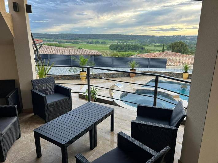 Location de vacances pour 8 personnes, avec vue ainsi que piscine et jardin à Saint-Hippolyte-de-Montaigu - 2