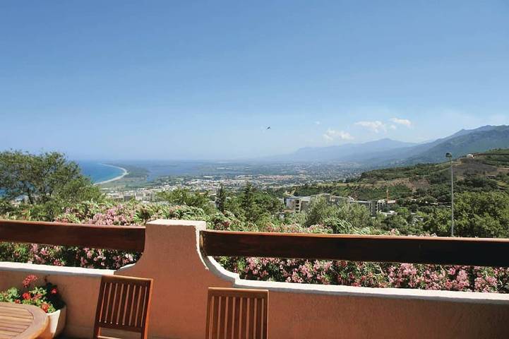 Villa pour 10 personnes, avec balcon et jardin à Bastia