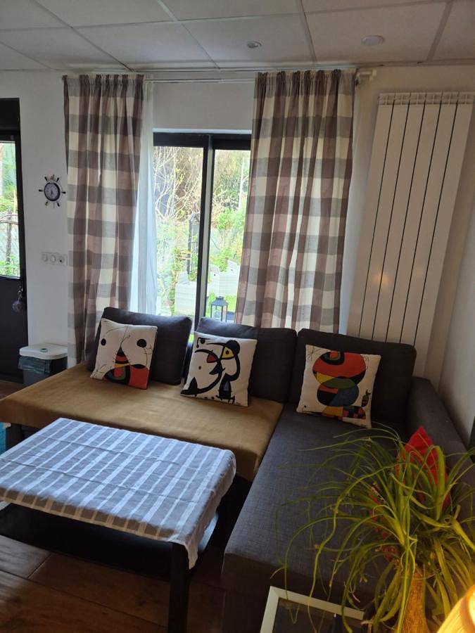Appartement entier, Channel-Appartement cosy avec piscine, jardin & nature aux portes de Paris in Saint-Maurice, Val-de-Marne
