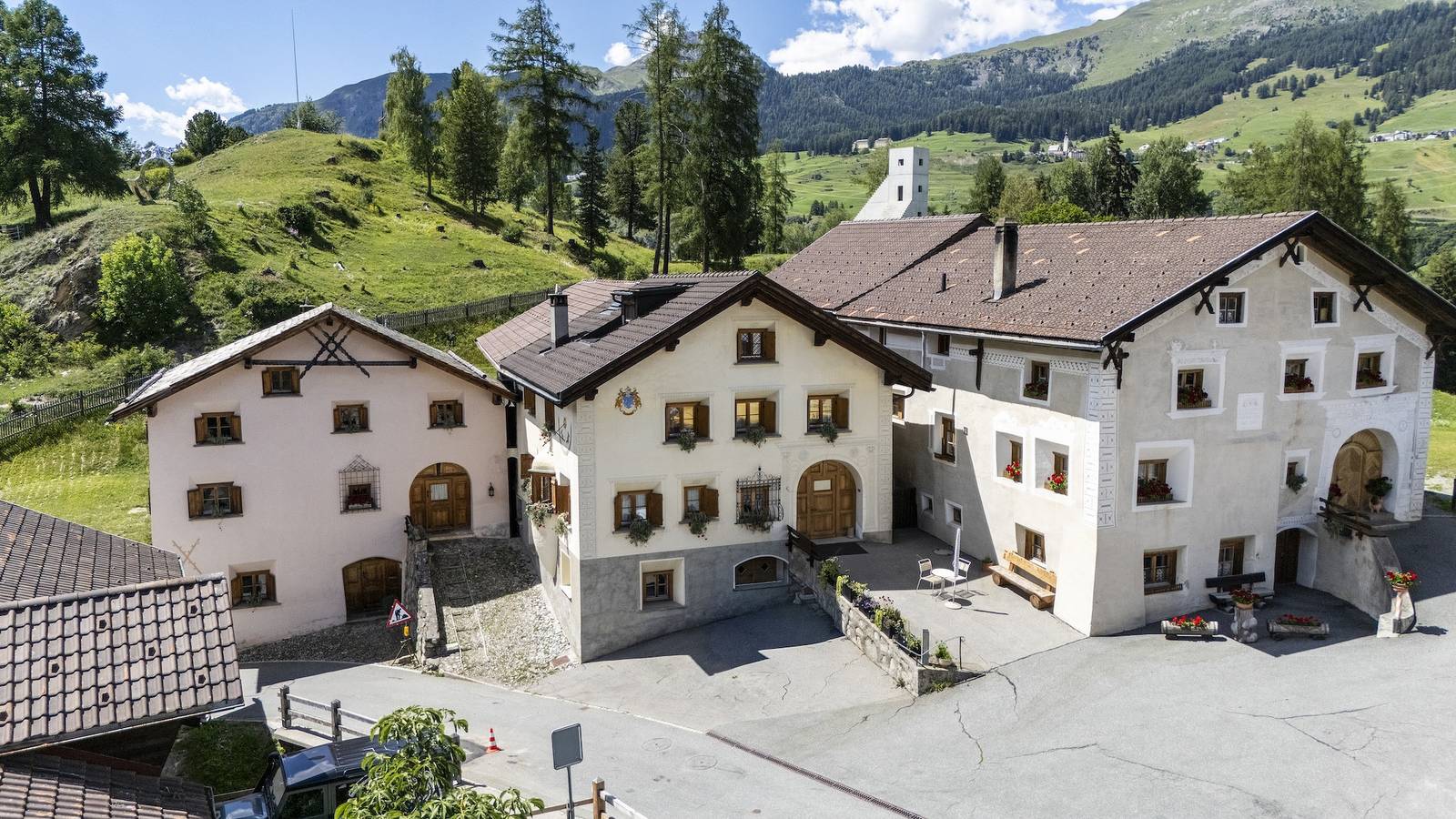 Ganze Wohnung, Suot Chastè Tarasp - Authentisches Engadiner Haus mit 6.5-Zimmer am Fusse des Schloss Tarasp in Tarasp, Unterengadin
