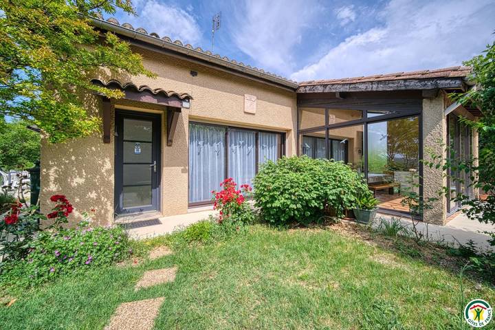 Gîte for 6 people, with terrace and garden as well as pool - 1