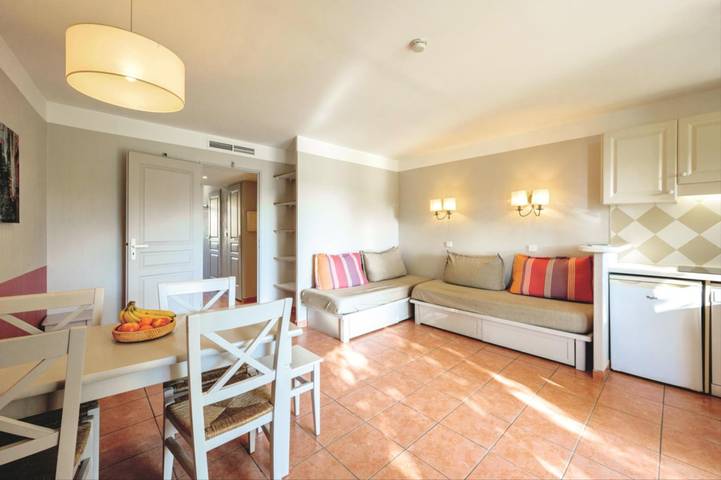 Gîte pour 5 personnes, avec bassin pour enfant et piscine, animaux acceptés dans Port de Cannes Marina - 2