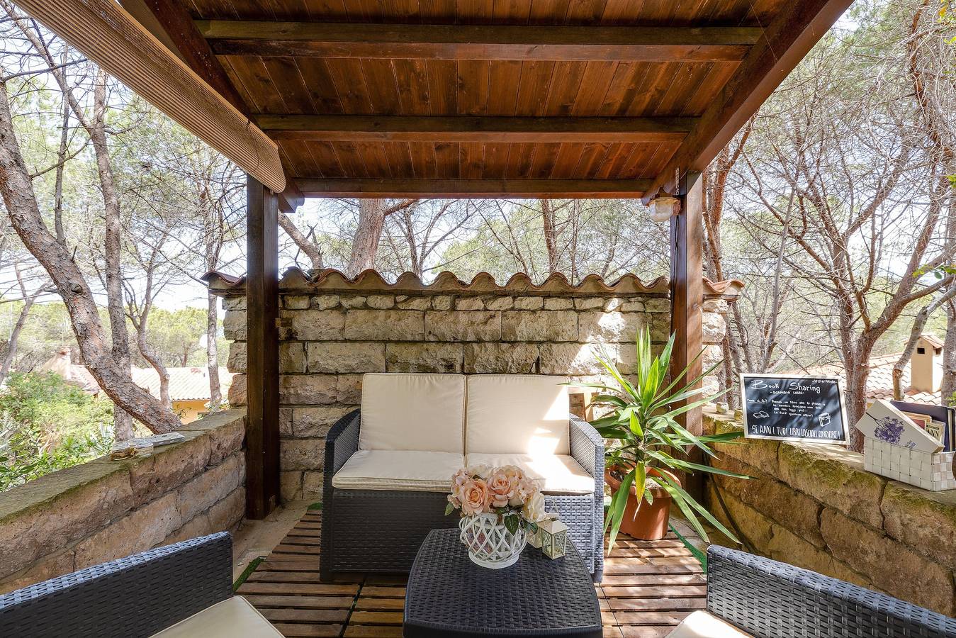 Incantevole "Villa Viola" vicino alla spiaggia con vista mare, terrazza e giardino in Is Arenas, Narbolia