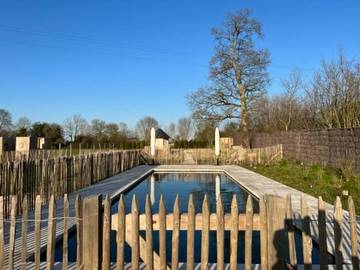 Gîte pour 4 personnes, avec piscine ainsi que jardin et vue à Manneville-la-Raoult