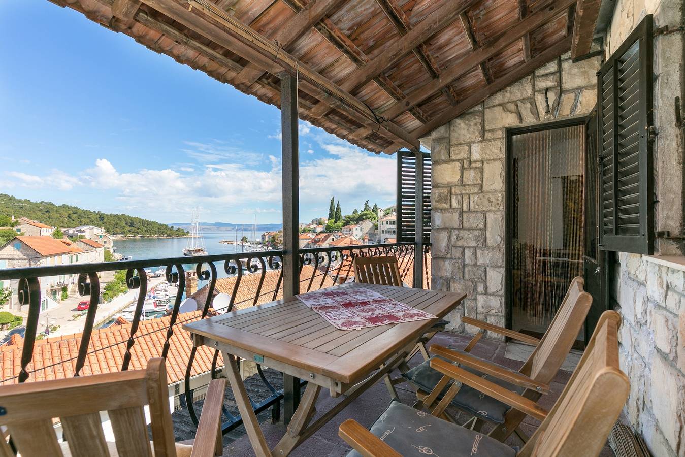 Entire apartment, Two bedroom apartment with terrace and sea view Stomorska, Šolta A-20039-b in Stomorska, Solta