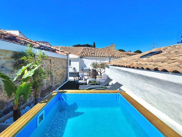 Location de vacances pour 12 personnes, avec piscine et sauna ainsi que vue et terrasse à Sernhac - 2