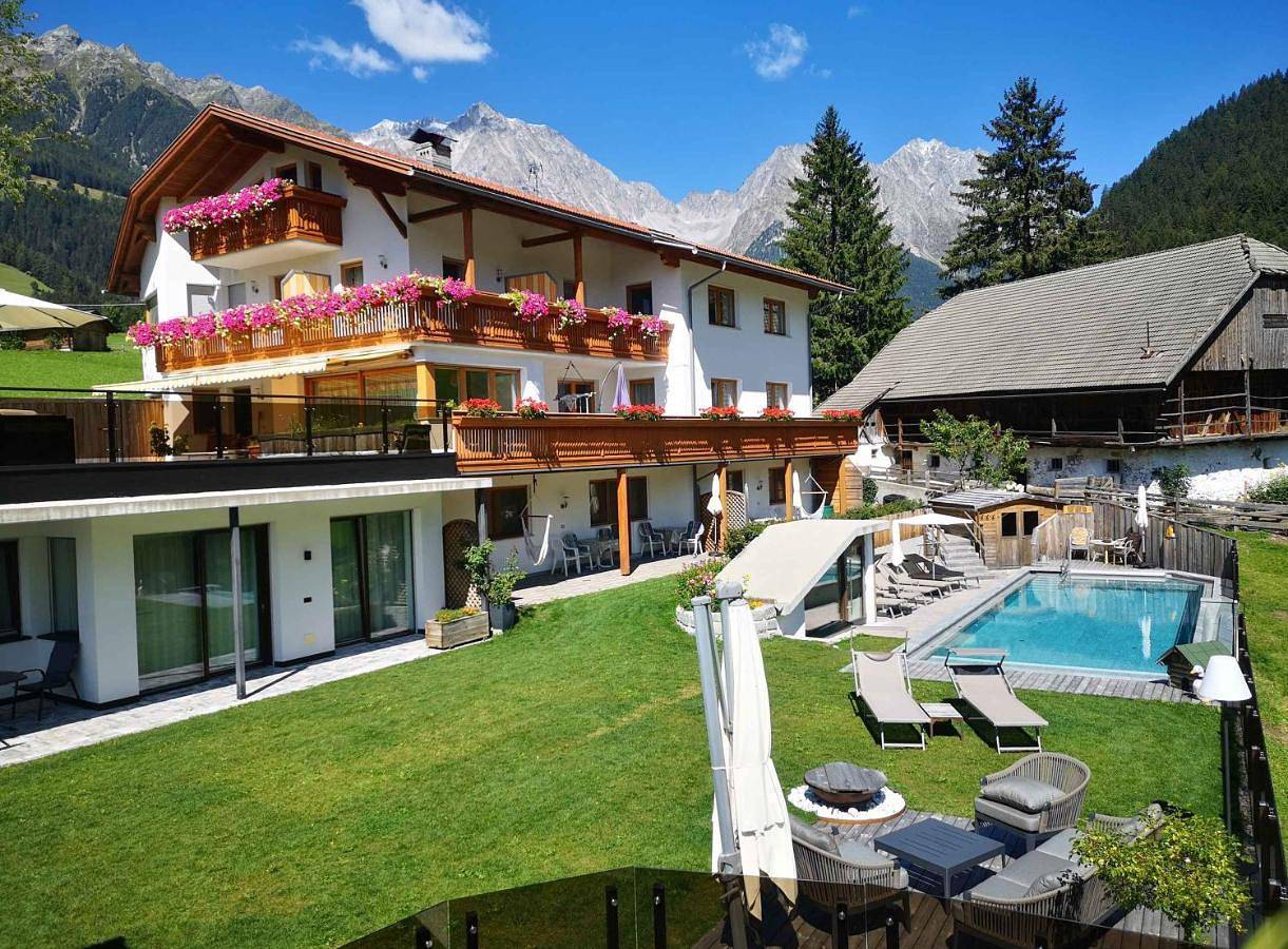 Ganze Wohnung, Three-Bedroom Apartment with Balcony in Antholz, Rasen-Antholz