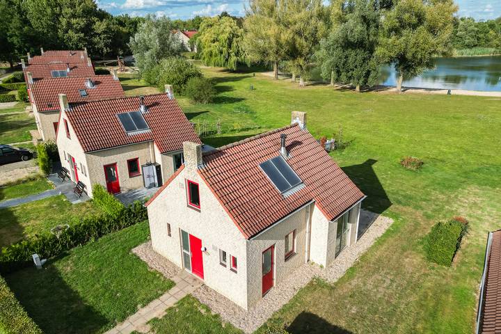 Vakantiepark voor 4 personen, with sauna and terras as well as tuin and uitzicht op het meer de Betuwe