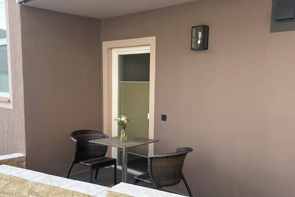 Ganze Wohnung, Modernes Apartment in ruhiger Gegend in Burgbernheim, Romantische Straße