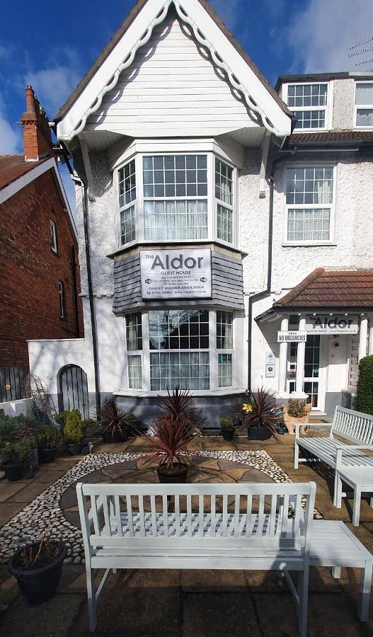 Twin Room with Shower in Skegness, Lincolnshire