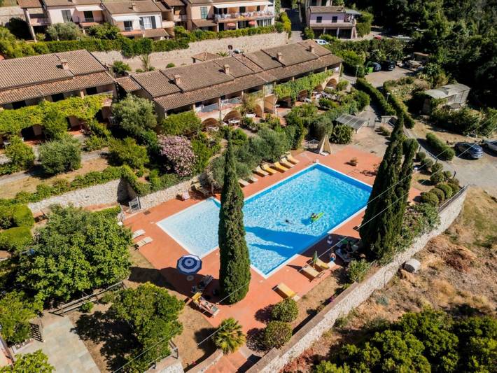 Ferienwohnung für 4 Personen, mit Terrasse und Garten sowie Pool auf Elba