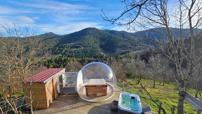Chambre d’hôte pour 2 personnes, avec sauna ainsi que vue et terrasse dans Saint-Julien-Vocance