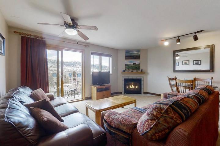 Location de vacances pour 2 personnes, avec piscine ainsi que terrasse et vue dans Colorado