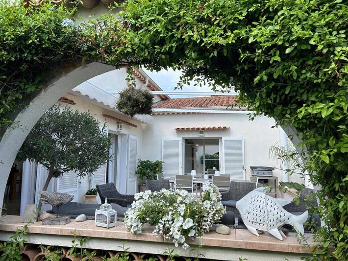 Location de vacances pour 4 personnes, avec piscine et jardin dans Plage de la Salis - 3