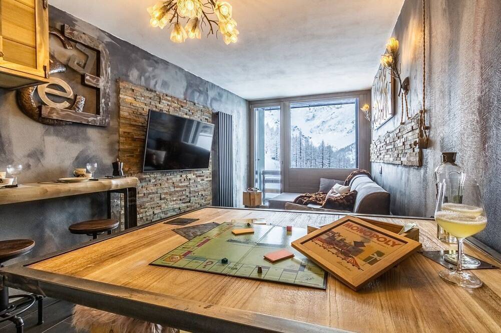 Entire apartment, Ski-in/Ski-out Studio with Mountain Views in Cervinia Cielo Alto, Valtournenche