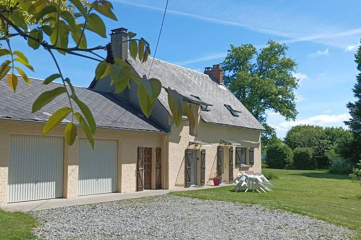 Location de vacances pour 6 personnes, avec jardin à Merlines