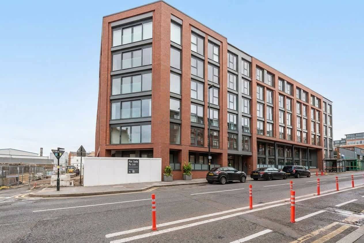 Entire apartment, 1Br Apartment in Heart of Birmingham w Balcony in Birmingham, Birmingham Area