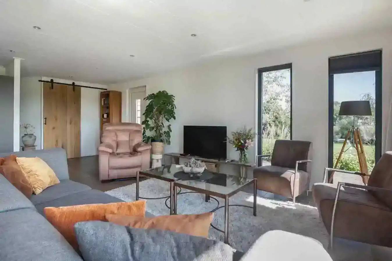 Toplocatie! Luxe 4 persoons vakantiehuis aan het vaarwater in Eastermar in Nationaal Park De Alde Feanen