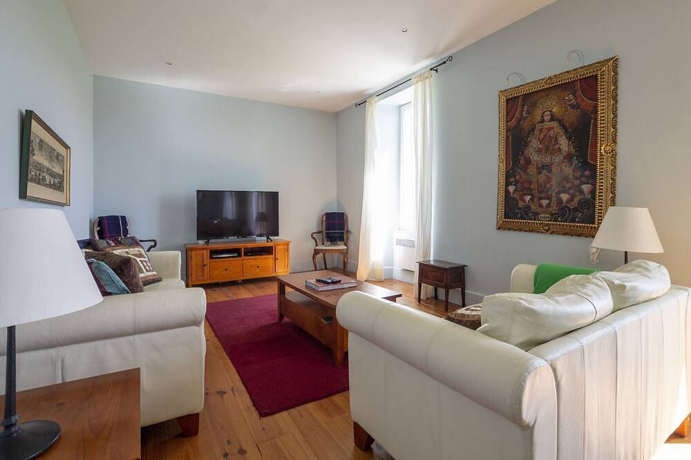 Villa Moundo- Charming private holiday home with pool in La Sauvetat-sur-Lède, Région de Villeneuve-sur-Lot
