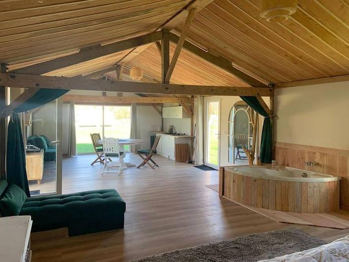 Gîte pour 3 personnes, avec jardin ainsi que vue et piscine, animaux acceptés dans Douadic - 4