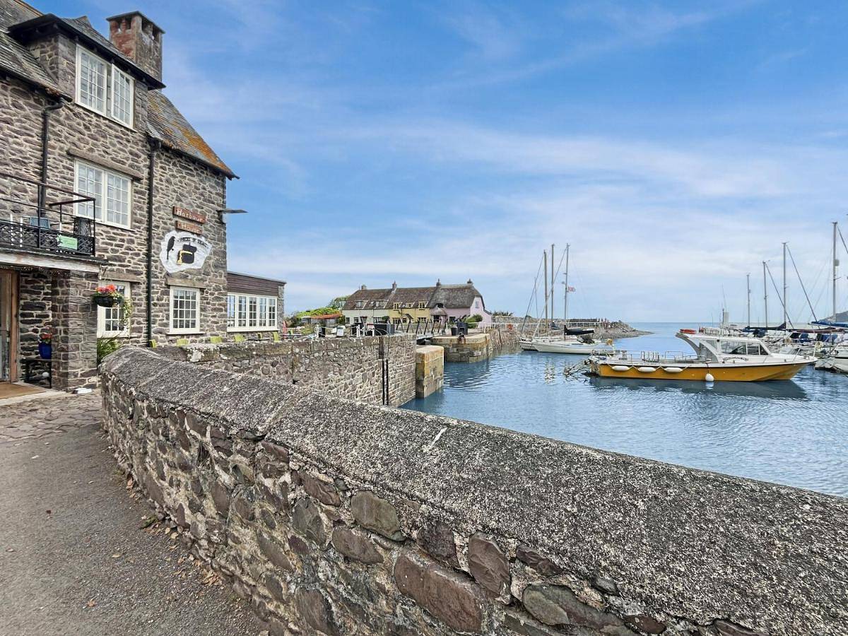 Entire apartment, Harbour House Studio Porlock Weir in Porlock, Somerset