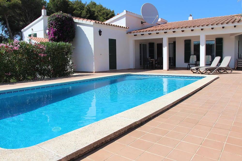 Ruhige freistehende Villa, privater Pool, kurzer Spaziergang zum örtlichen Geschäft, Bars / Restaurants in Port d'Addaia, Es Mercadal