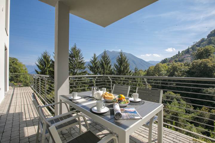 Gîte pour 6 personnes, avec piscine ainsi que terrasse et vue sur le lac à Argegno - 2