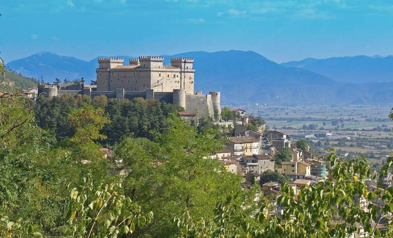 B&b per 3 persone, con giardino e panorama, con animali domestici in Celano