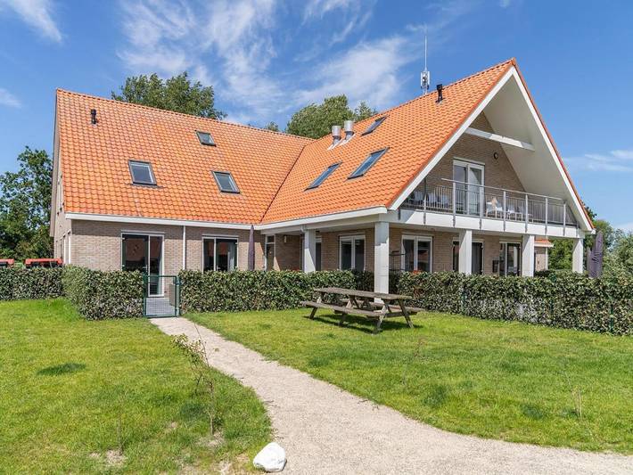 Vakantieappartement voor 44 personen, met terras en tuin in Nes