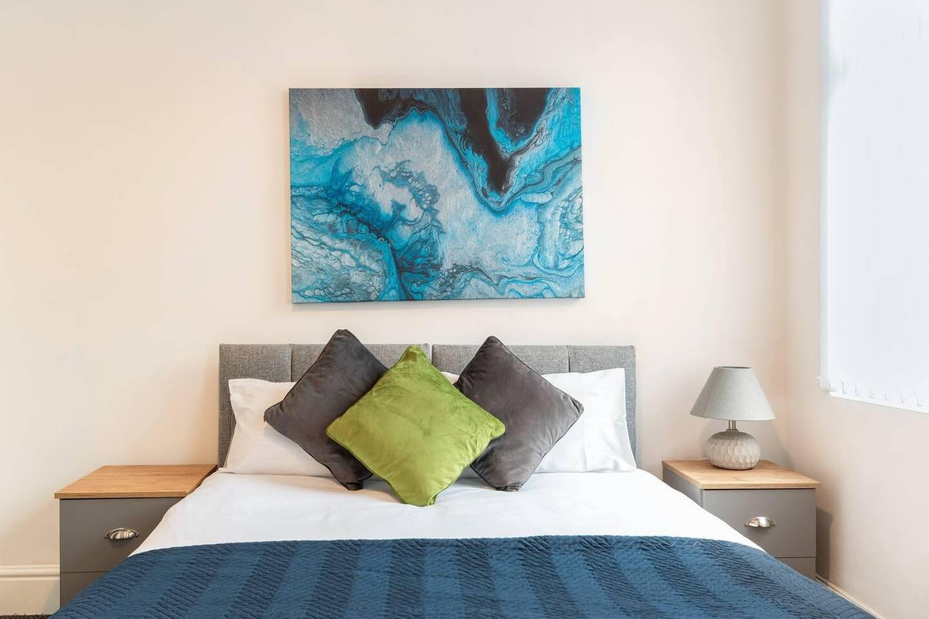 3 Bed House - Sleeps 7 - Garden - Parking - Wifi in Liverpool, Merseyside