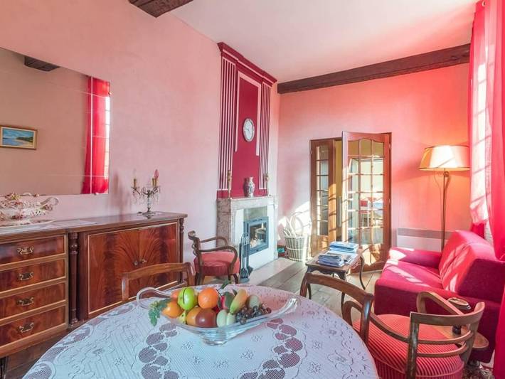 Encantador alojamiento en antiguo monasterio con piscina in Renève, Región de Dijon