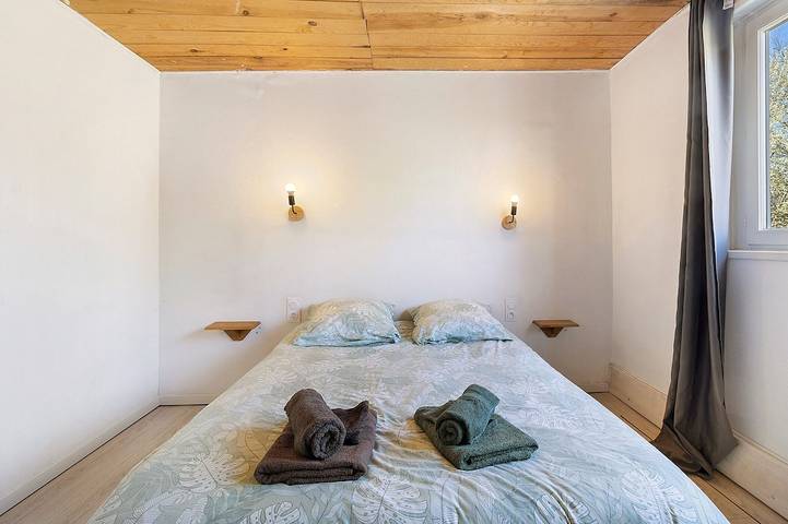 Location de vacances pour 7 personnes, avec sauna ainsi que jardin et jacuzzi dans Les Églisottes-et-Chalaures - 3
