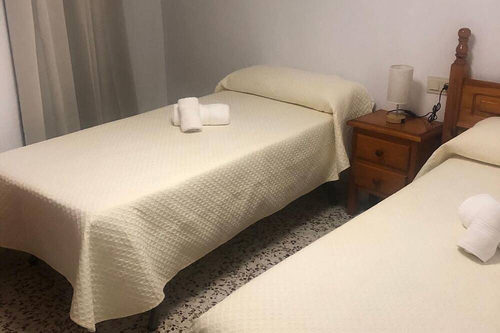 Apartamento entero, Alquiler vacacional en Baza, España in Baza, Geoparque de Granada